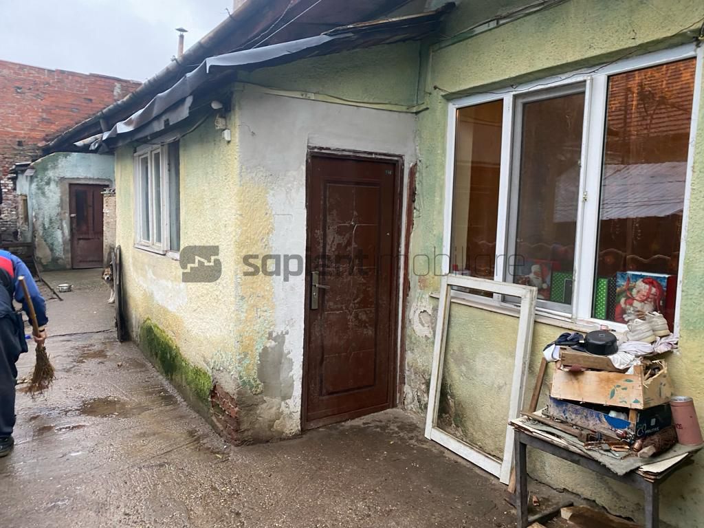 Propunem spre vanzare 2 apartamente situate in curte comuna - Poză 5