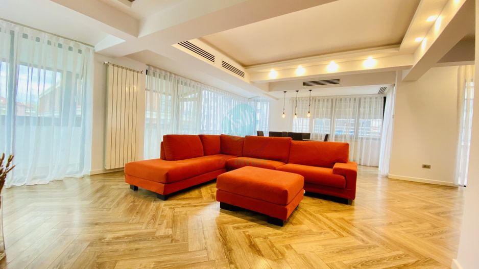 Penthouse tip duplex cu vedere panoramica - Poză 1