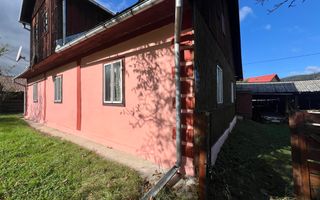 Casa traditional bucovineana la poalele muntilor Bucovinei - Poză 6