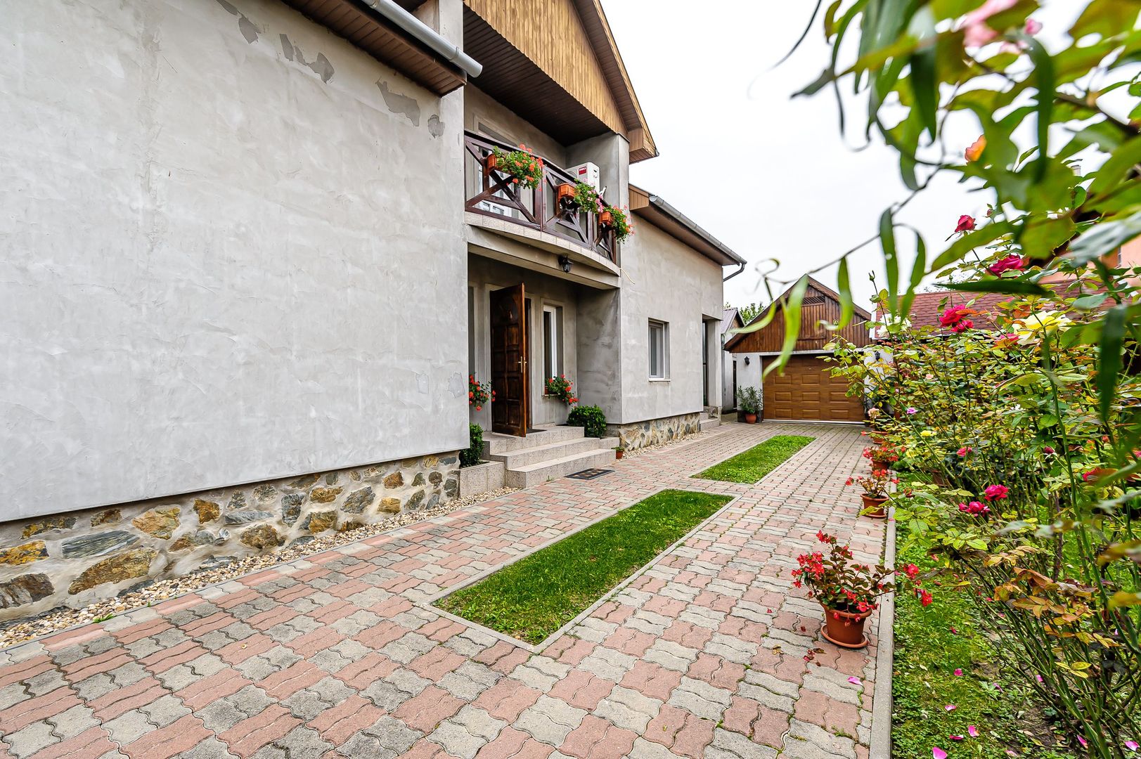 Casă cu 4 camere la cheie, nouă, în Nădlac * zona Centru - Poză 2