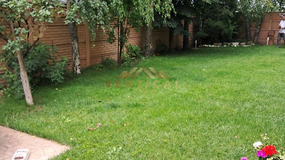 Casă deosebită, Zona Miorița – Comuna Berceni, Curte amenajată - Poză 8