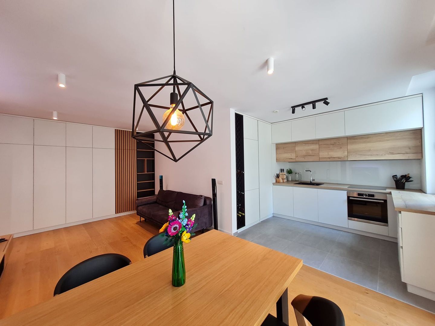 Lux si calitate la 5 minute de Piața Unirii - Poză 3