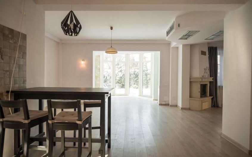 Pipera - Vilă modernă cu 4 dormitoare, curte generoasă și parcare subterană - Poză 2