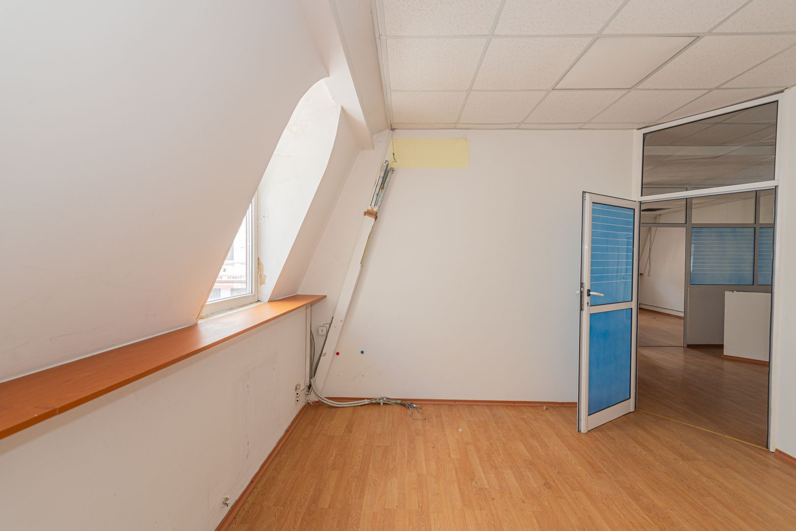 Spatiu comercial de inchiriat, 9 camere, 3 bai, Universitate, 120mp - Poză 6