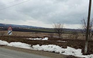 Vind teren intravilan +extravilan - Poză 1