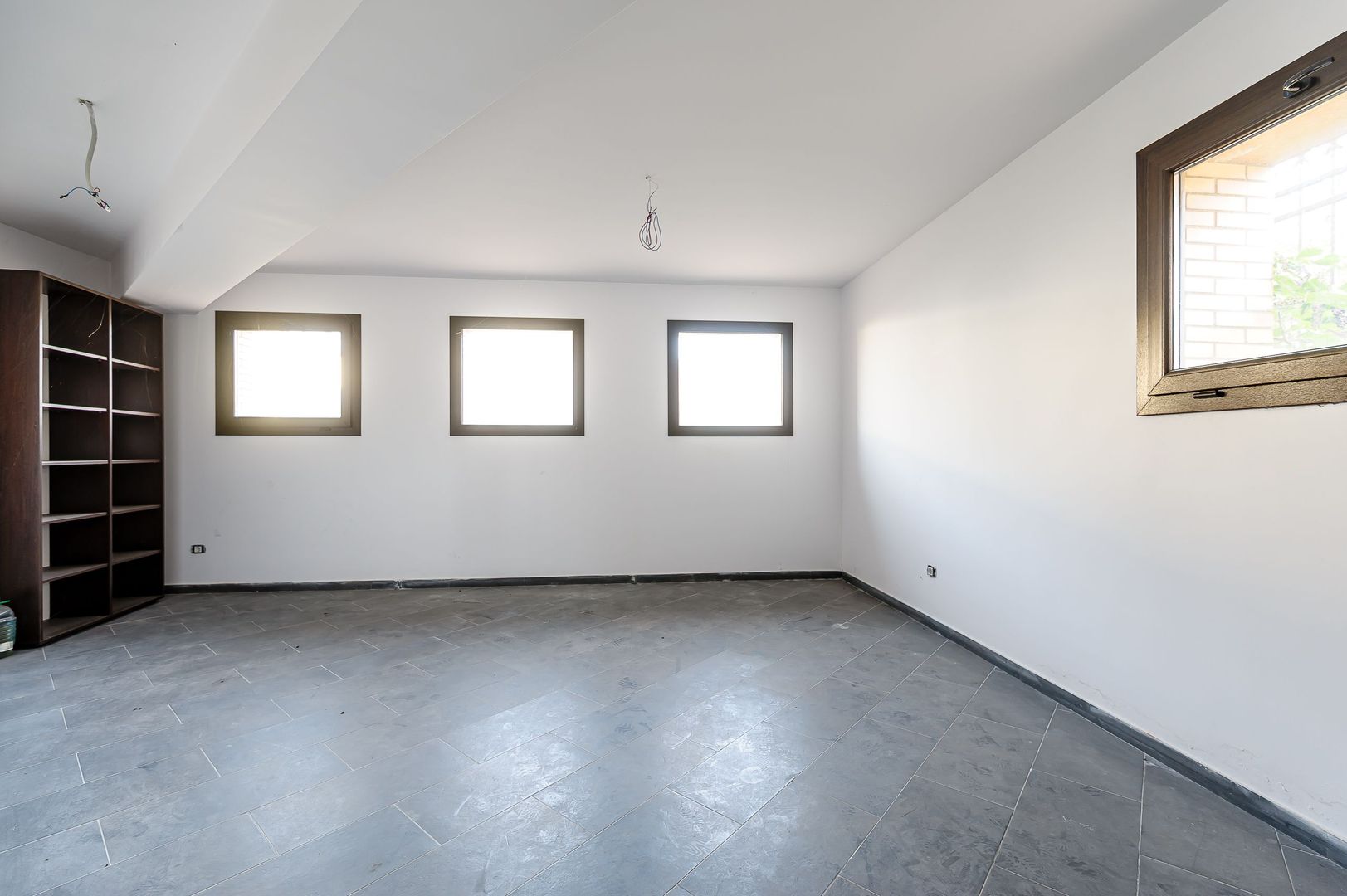 Clădire comercială în zona Grădiște. - Poză 30