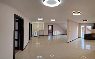 Duplex spatios si luminos in centrul Sacalazului - Poză 13