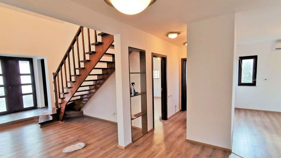 Corbeanca, inchiriez vila stil american, cu semineu si panouri solare - Poză 1