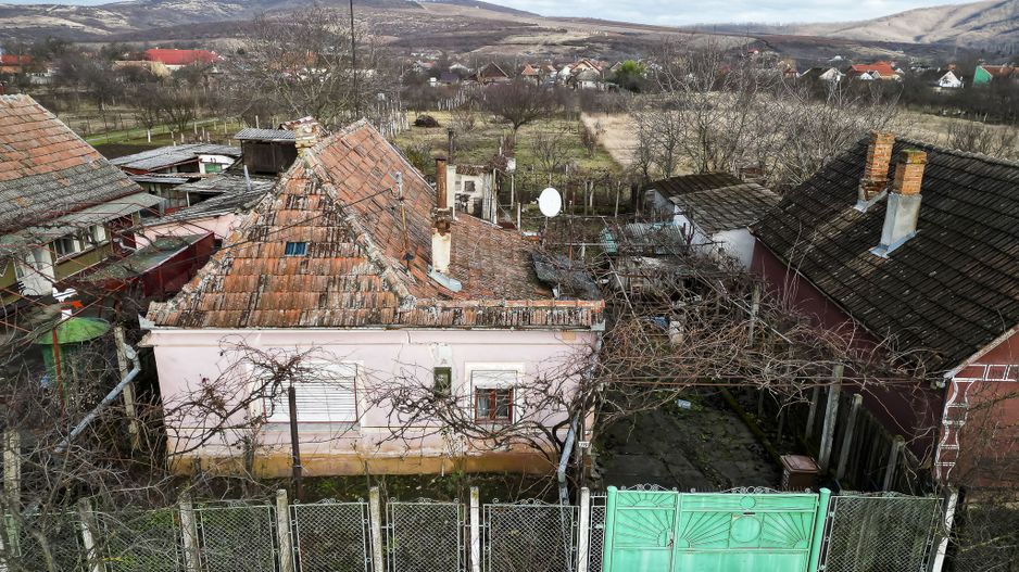 Casă modestă cu 3 camere în Ghioroc - Poză 18