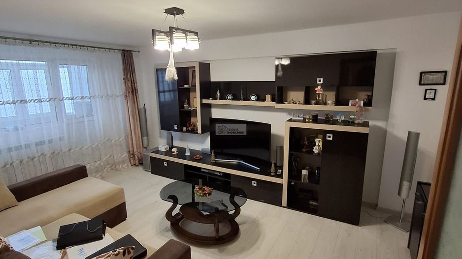 Se vinde apartament 3 camere/ultracentral/Focsani - Poză 1