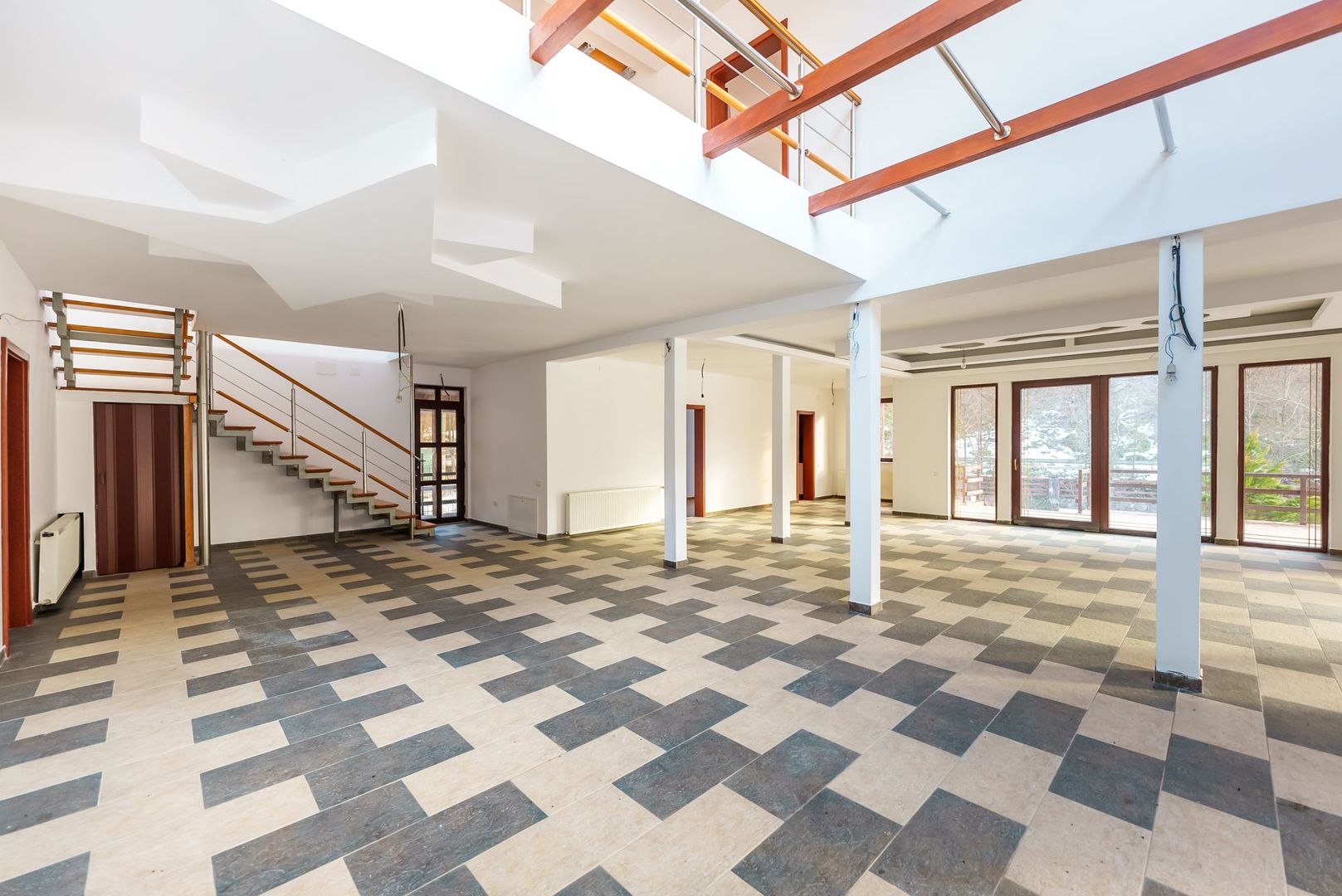 Vilă pentru investiții în Moneasa - Poză 2