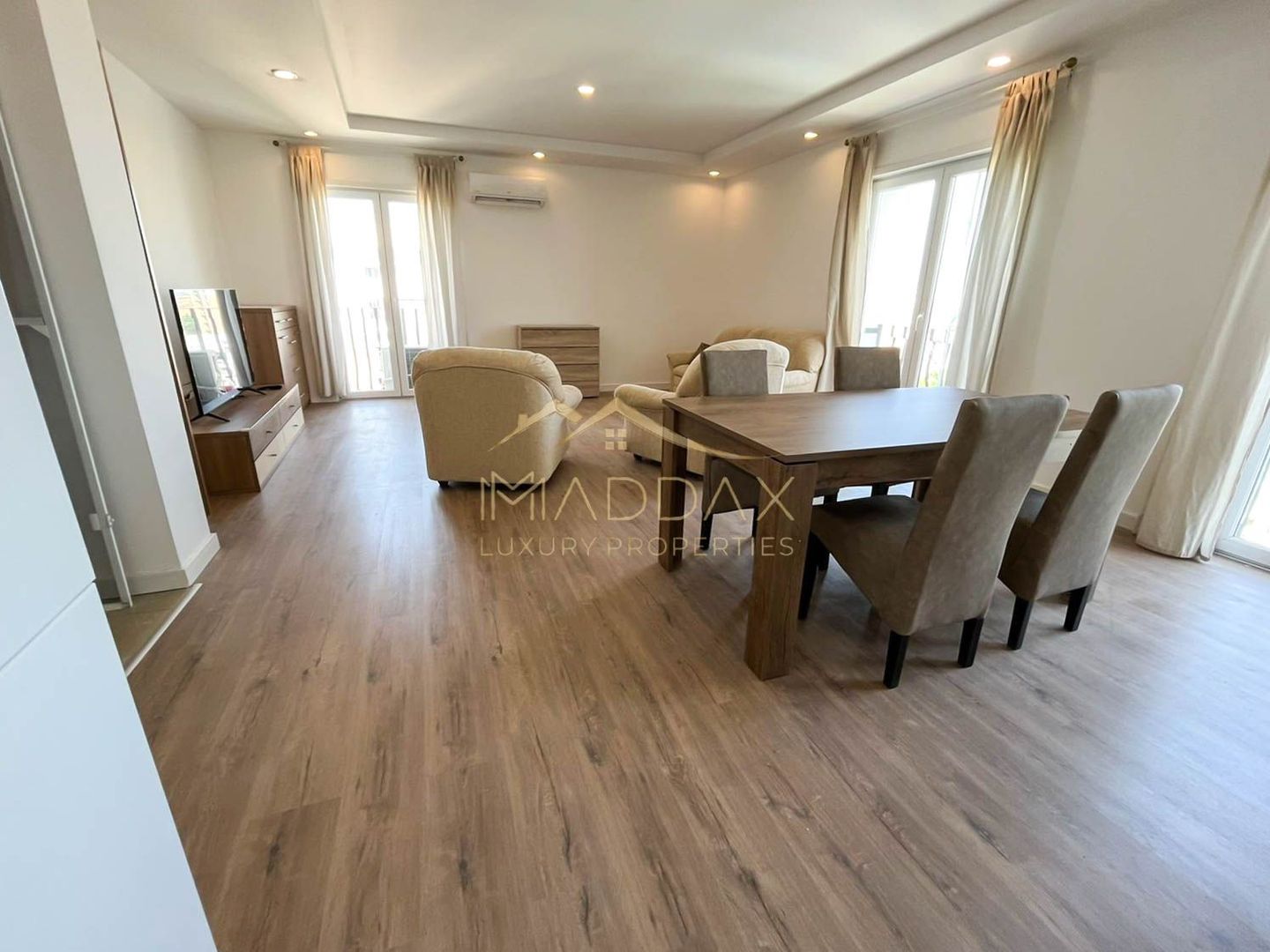 Apartament cu 3 camere // Complex Cosmopolis - Poză 3