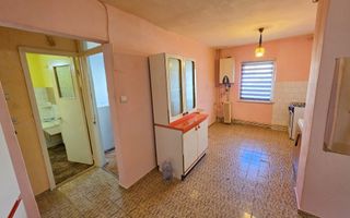 Apartament 2 camere, decomandat, etaj 2, Cetate, zona Kaufland - Poză 1