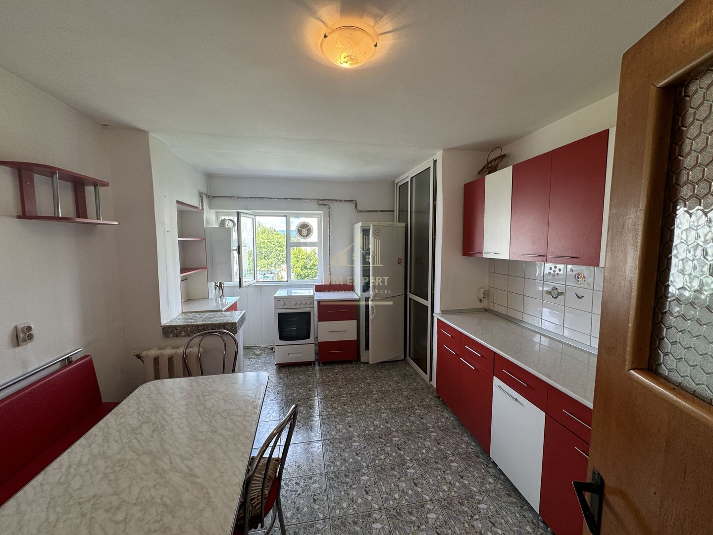 APARTAMENT CAMPULUNG 4 CAMERE, ETAJ 2, GRUI - Poză 1