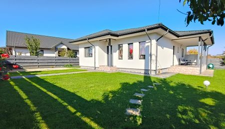 Casă modernă, parter, mobilată și utilată, în Lunca Cetățuii