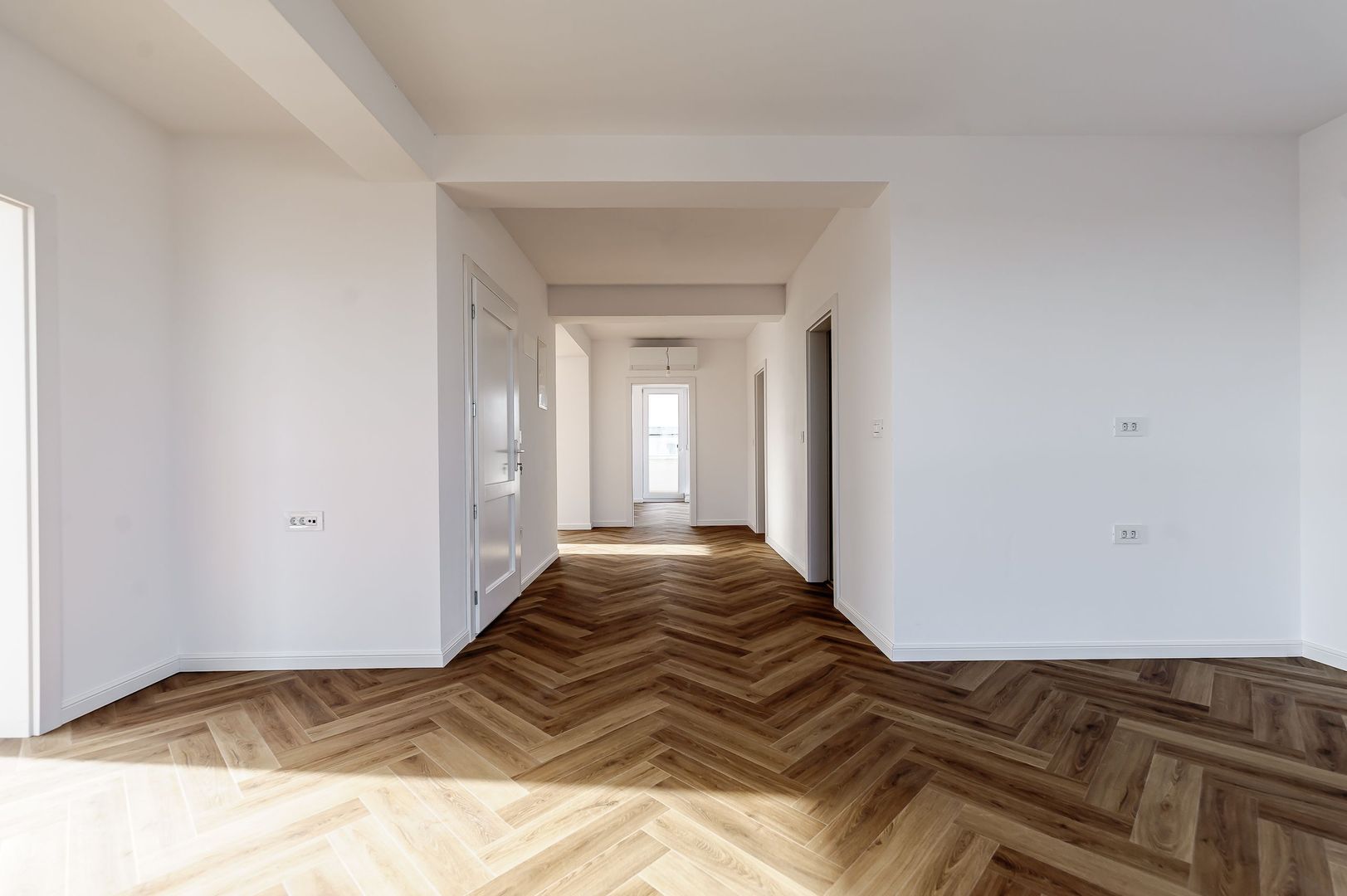 Clădire nouă P+2 cu showroom și birouri în Arad - Poză 6