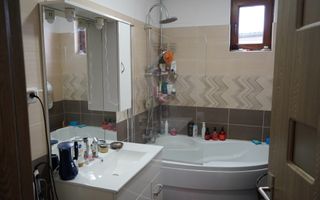 Casă familială spațioasă în zonă liniștită | Sângeorgiu de Mureș | - Poză 11