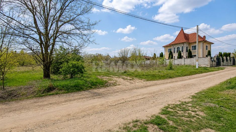 Teren Ideal pentru Construcție sau Investiție – 12 Ari în Trușeni, Zonă Premium în Dezvoltare! - Poză 1