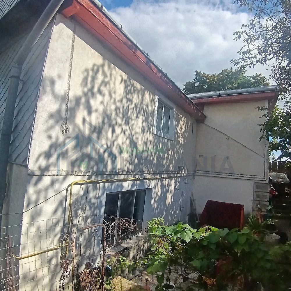 Casă de vânzare în Iași, zona Țicău, lângă Sărăriei - 123 mp + beci și 600 mp teren - Poză 1