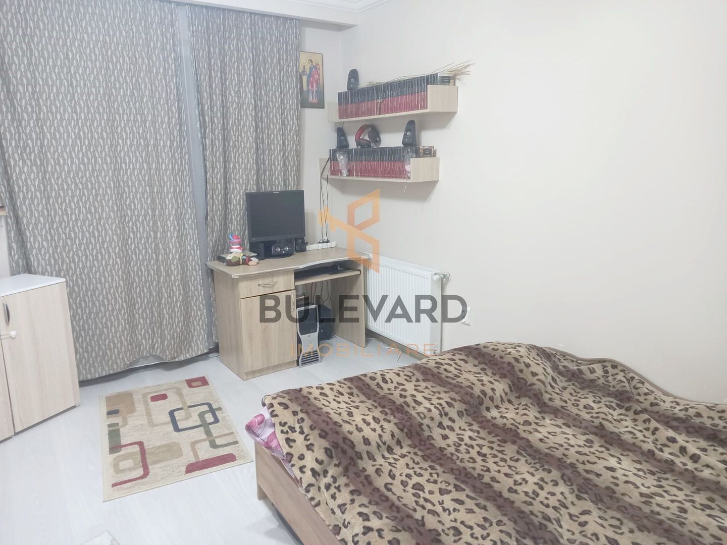 Apartament cu 3 camere, zona strazii  Florilor! - Poză 2