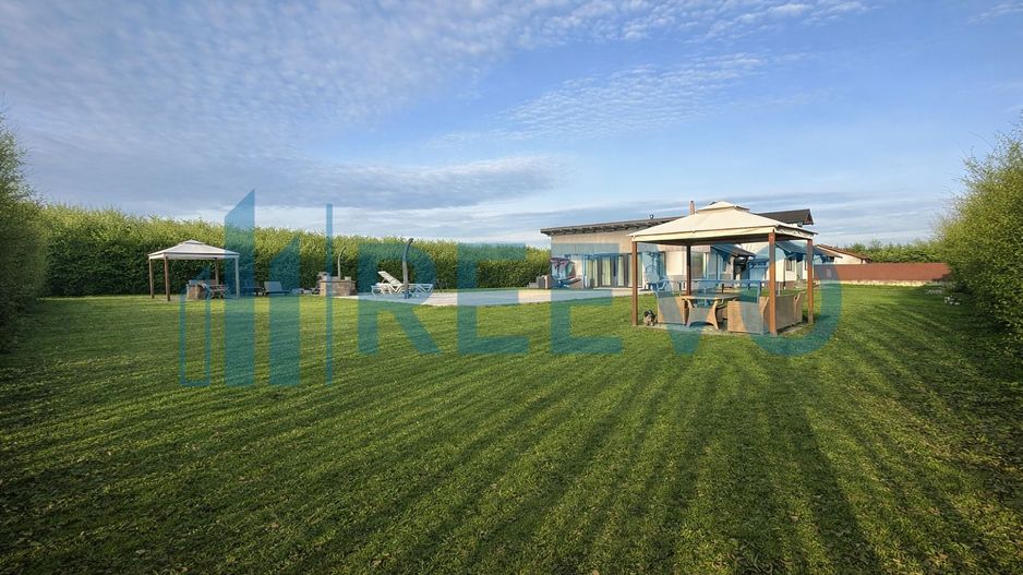 Proprietate pentru investiție cu Piscină în Hemeiuș - Poză 4