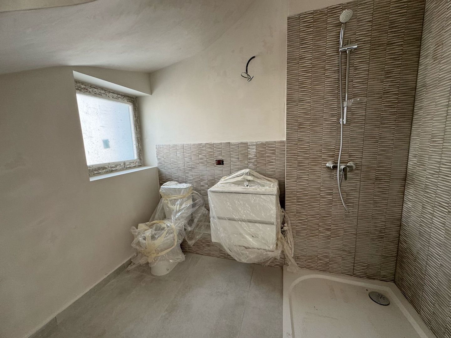 Townhouse modern cu grădină privată într-un cartier verde și sigur - Poză 4