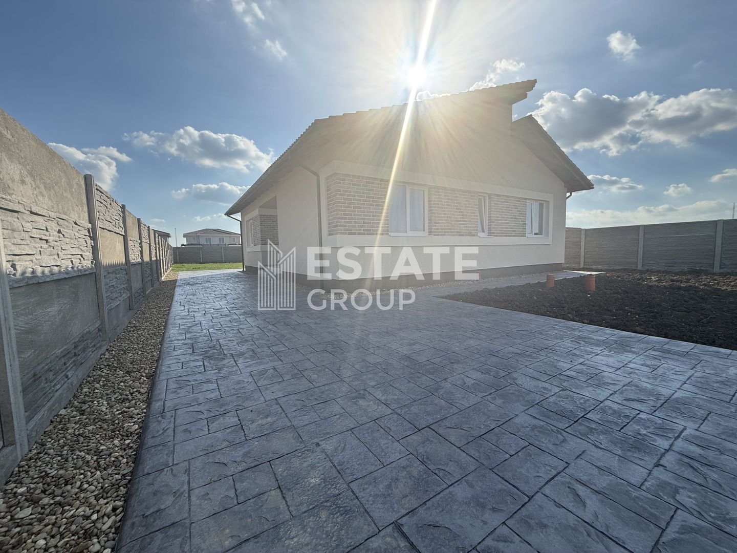 Casa individuala cu 4 camere in Mosnita Noua zona Castel comision 0% - Poză 1