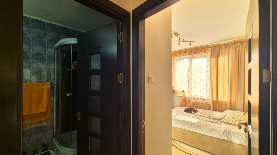 Ideal pentru un cuplu, apartament decomandat, însorit și foarte luminos. - Poză 11