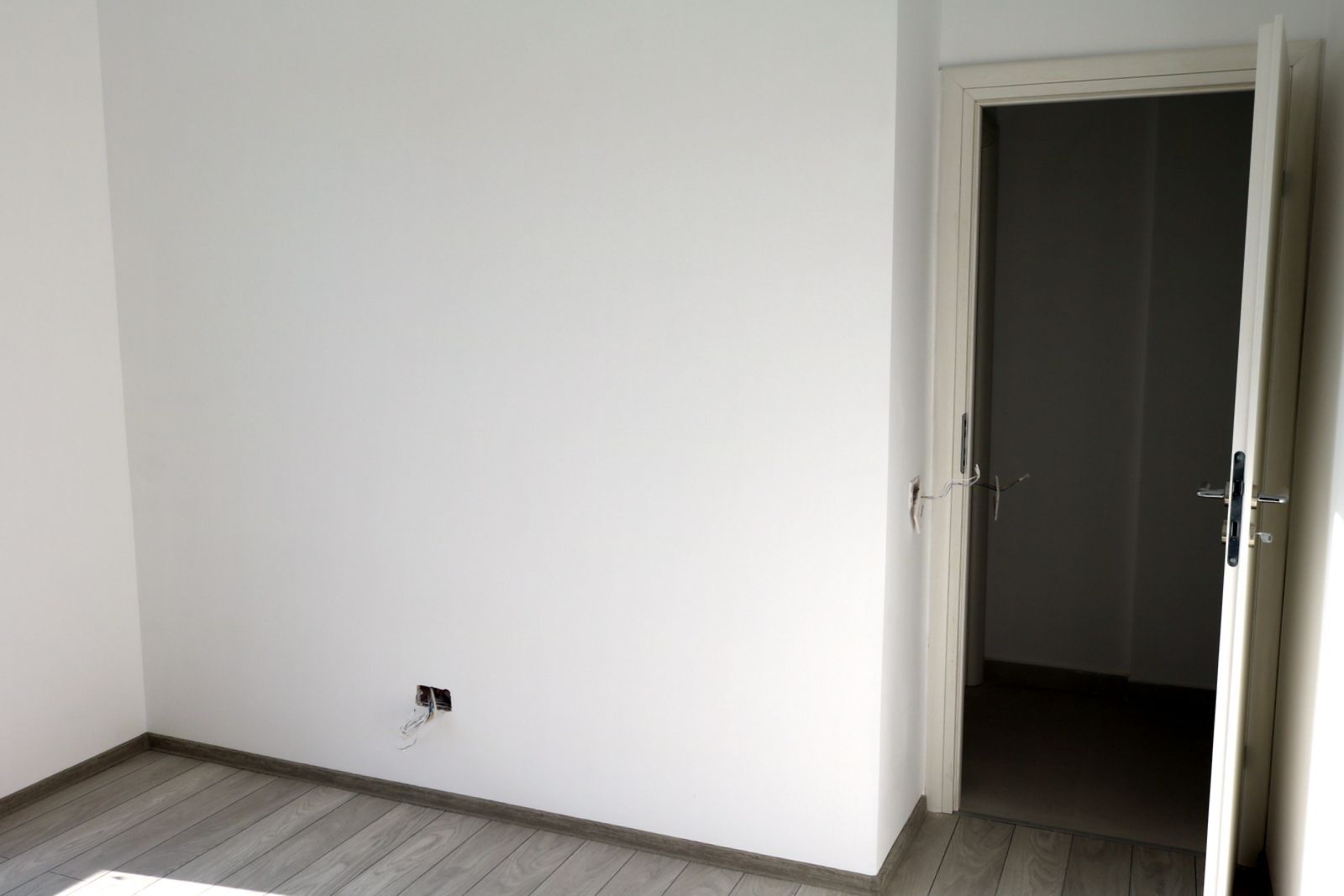 Apartament nou cu parcare - Poză 9