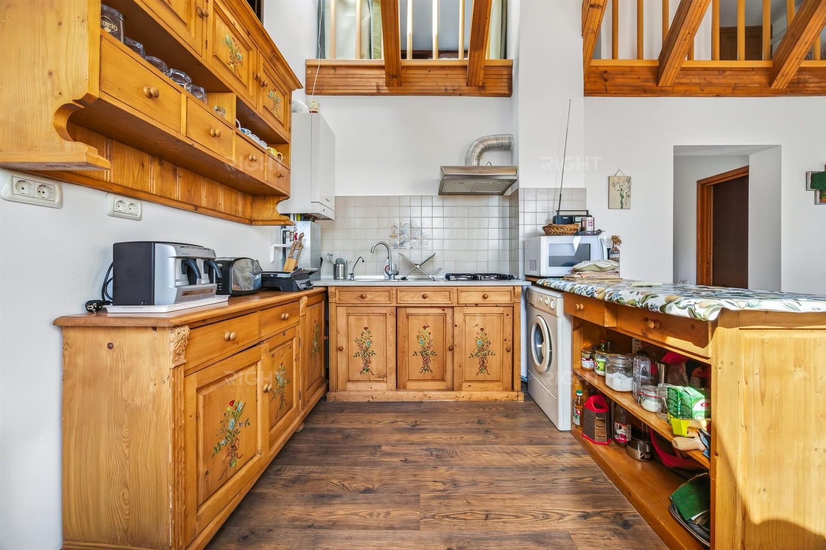 Casa pe 3 niveluri | Terasa cu priveliste | 3 parcari | Pozitie centrala - Poză 15