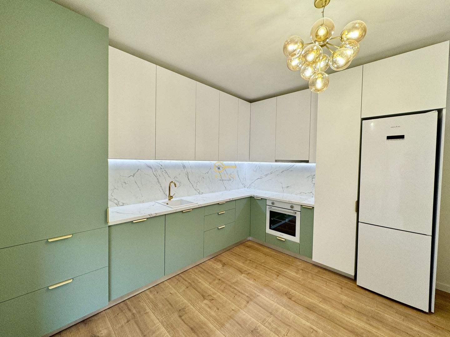 Casa noua, mobilata si utilata- Panorama catre munti- Teren 714mp - Poză 6