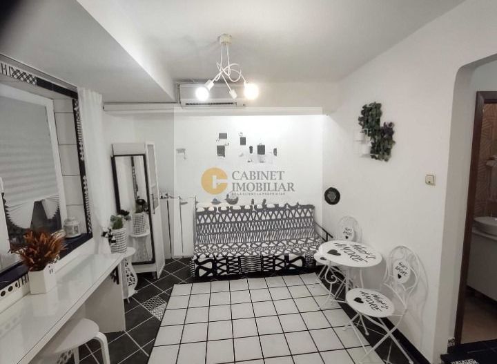 Piata Romana metrou - vedere catre bulevard - Poză 2