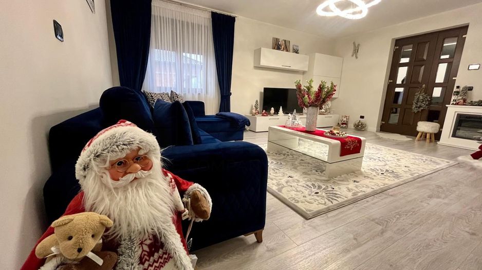 CASA COMPLET UTILATA SI MOBILATA MODERN CU GRADINA | 1100 MP |MARGINEA - Poză 2