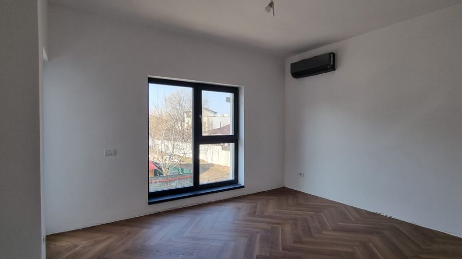 Vilă Individuală cu 700 mp Teren și Mansardă Amenajată - Poză 9