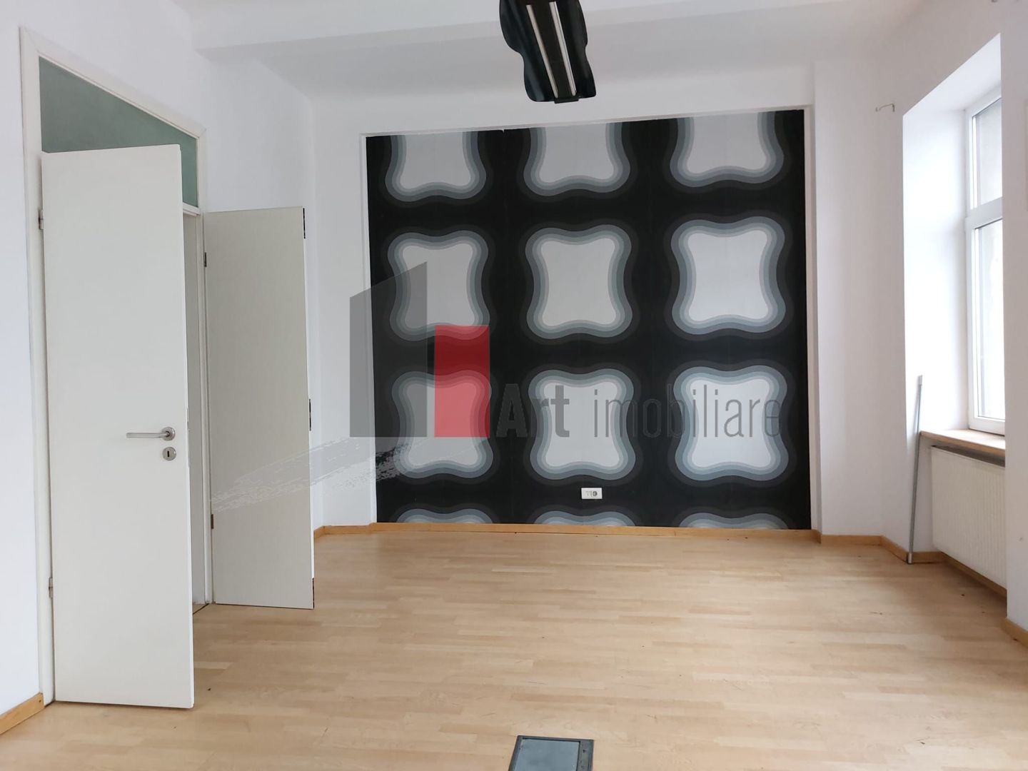 Spatiul "ERAIKINA" in imobil vechi de birouri, cu rezonanta istorica - Poză 4