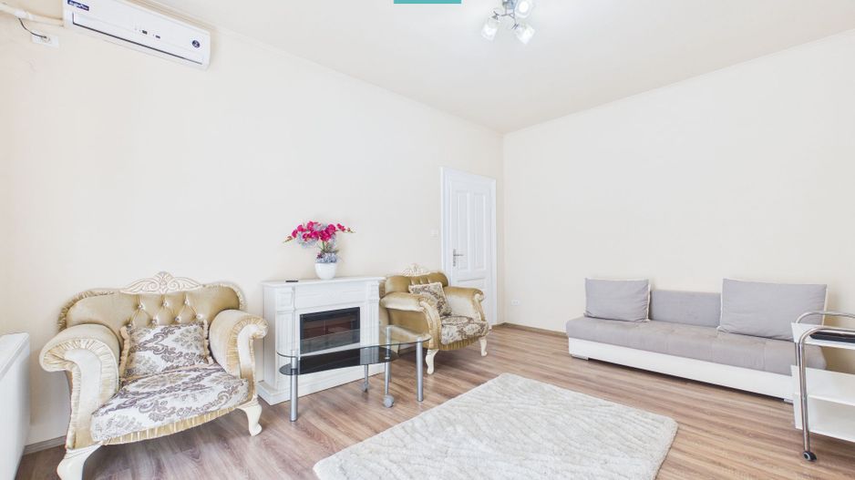 Apartament ultracentral, renovat, cu garaj - Poză 12