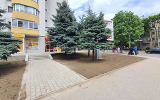 DE ÎNCHIRIAT - Spațiu comercial 90 mp, zona TRAIAN; - Poză 2