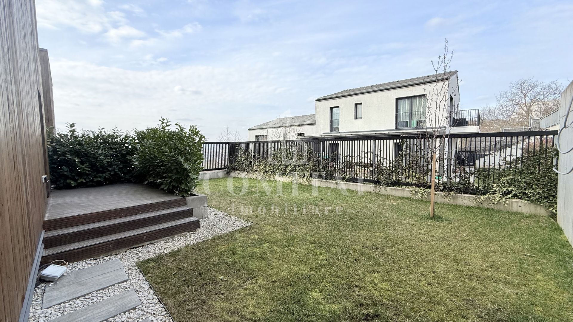 Casă cu design contemporan zonă liniștită cartierul Borhanci - Poză 2