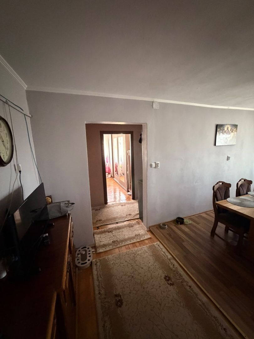 Apartament spațios cu 4 camere – Marghita, zona centrală - Poză 3