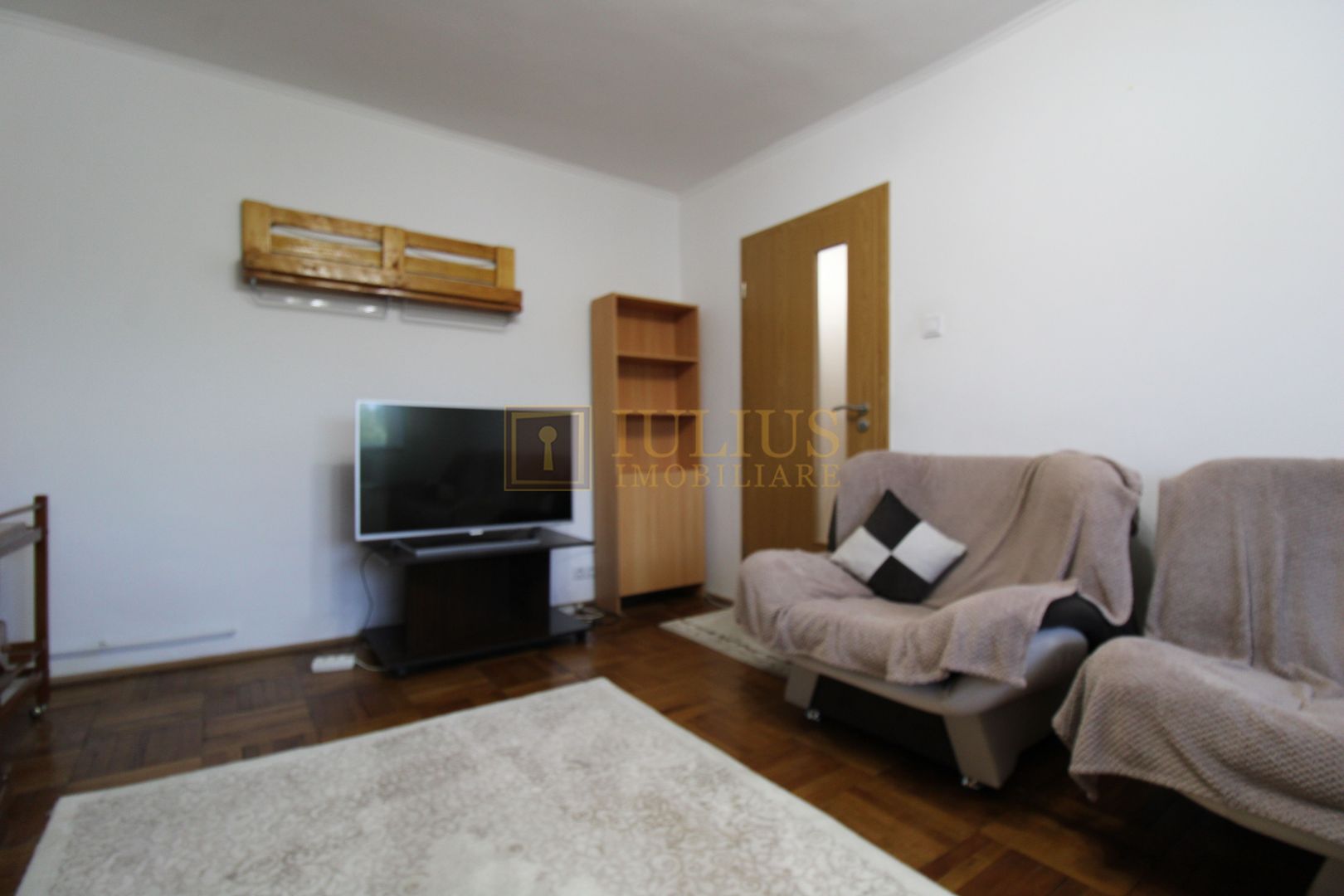 Zona Aradului, 3 camere + 2 bai, centrala proprie. - Poză 10