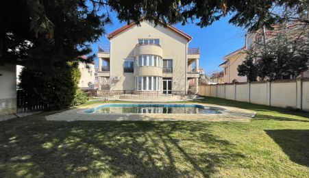 Vilă Individuală Spațioasă în Zona Iancu Nicolae