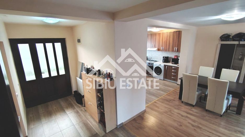 Casa de inchiriat Sibiu, 4 camere 2 bai - Poză 14