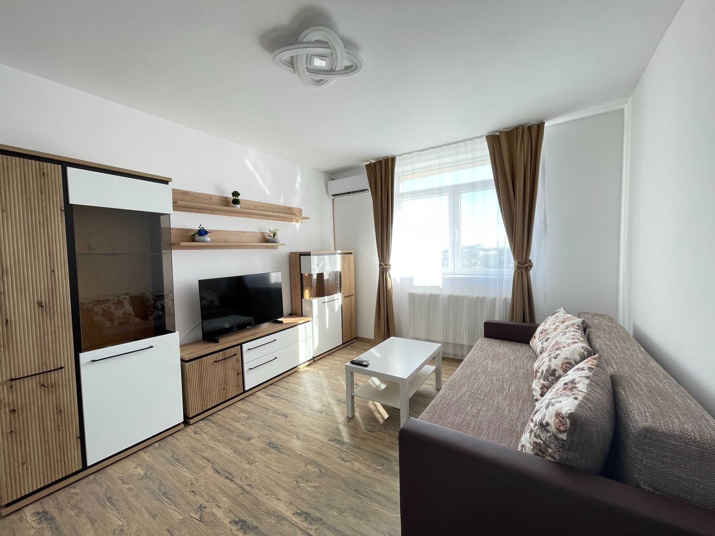 Apartament 2 camere/ balcon/ reabilitat/ Bd. Dinicu Golescu, București - Poză 1