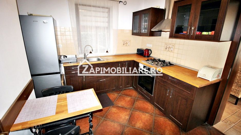 Casa 3 camere, 2 bai,1 garaj,teren 360 mp.zona Dambu Pietros - Poză 6