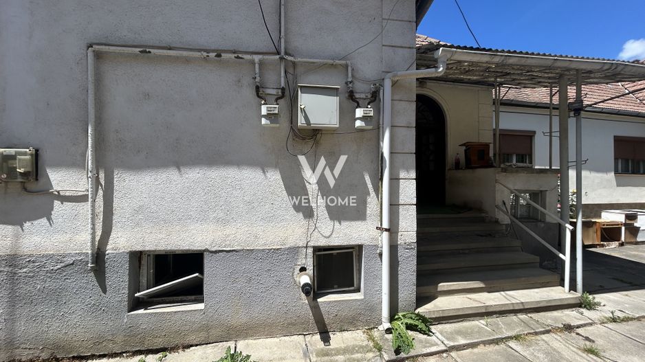 Casa in Piata Cluj, P+Demisol, curte comuna - Poză 11
