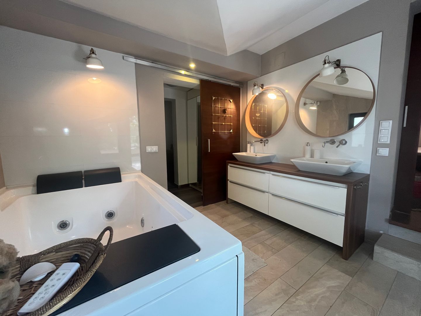 ANDRONACHE | Vila 4 Camere | Garaj | Curte Verde | Ciubar & BBQ - Poză 14