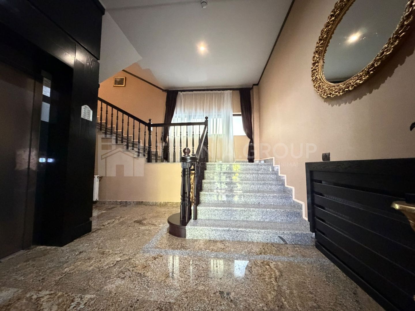 Hotel 4 stele, complet echipat, 85 camere, teren 5000 mp - Predeal - Poză 16