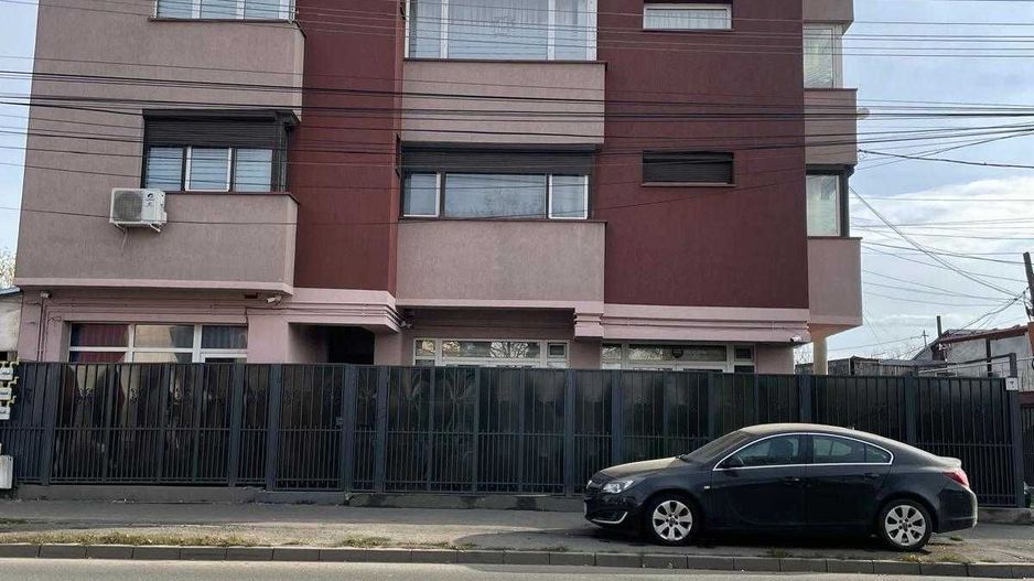 Vand imobil P+2 zona salaj rahova cu doua spatii comerciale - Poză 1