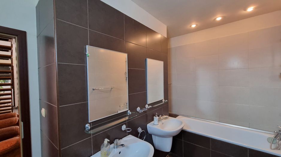 Vilă cu 4 camere de închiriat în zona Braytim cu piscina - Poză 4