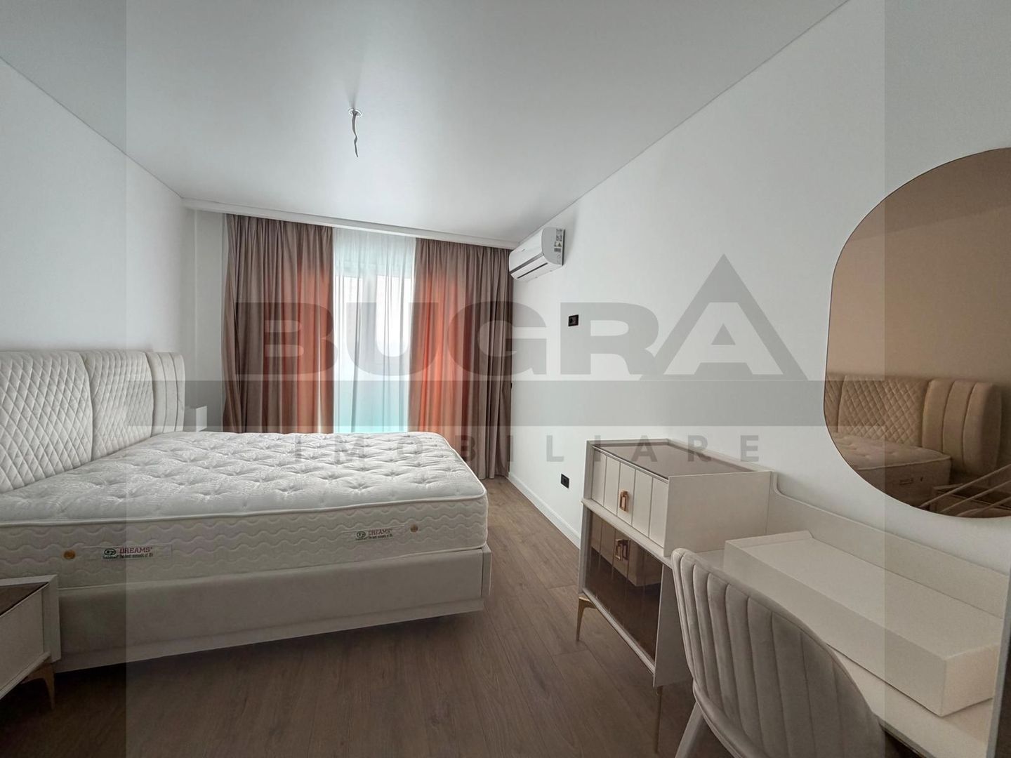 Apartament 3 camere modern, prima inchiriere, garaj, zona Golden Tulip - Poză 1
